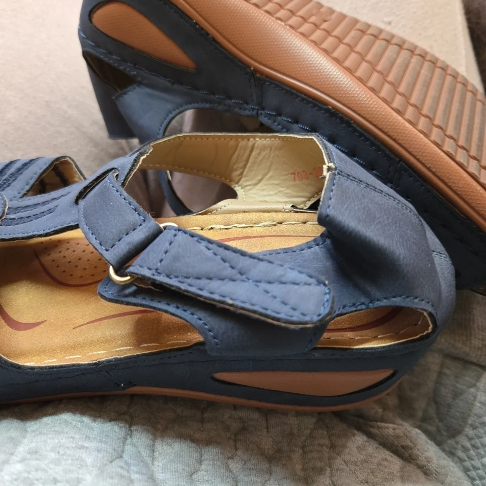 Women's‎ Classic Suede Sandals, Blue Size 7.5